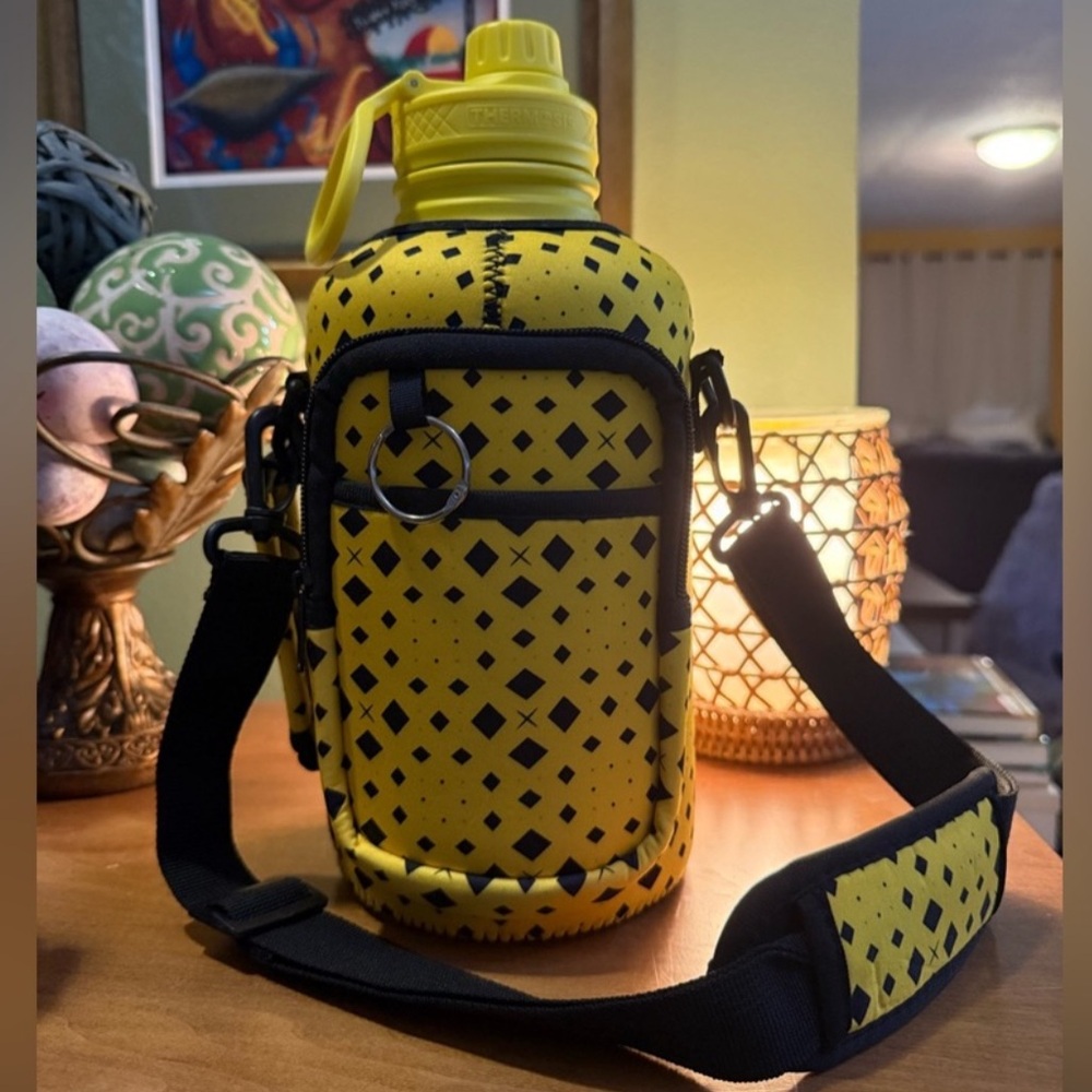 Thermosis Half Gallon Insulated
Water Bottle With Crossbody Sleeve 64oz - Picture 2 of 16